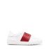 Sneakers bianche con pannello a contrasto rosso