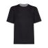 T-shirt nera con design a strati
