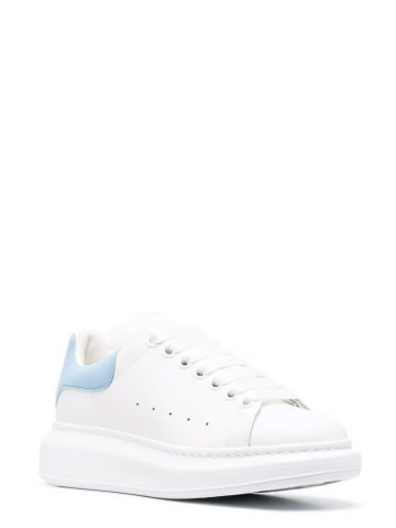 Sneakers Oversize bianche con dettaglio a contrasto azzurro