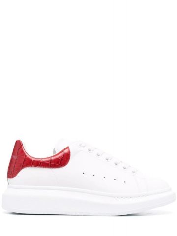 Sneakers Oversize bianche con dettaglio a contrasto rosso