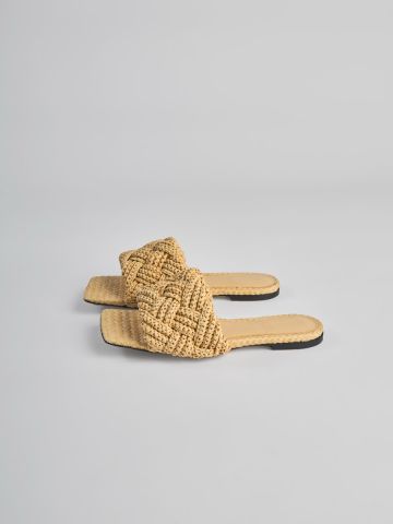 Woven raffia flat sandals