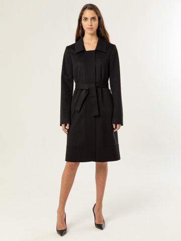 Cappotto nero in lana
cintura in vita