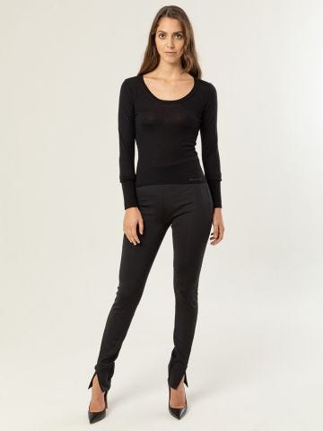 Black round-neck sweater 
long sleeves