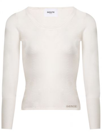 White round-neck sweater 
long sleeves