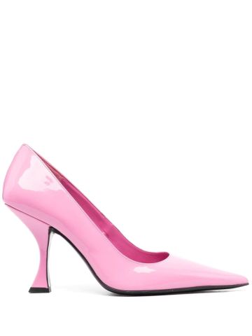 Pink pointed pumps