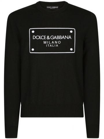 Sweater with inlaid logo