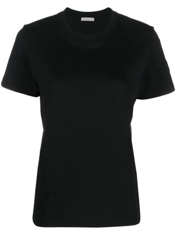Black short-sleeved T-shirt