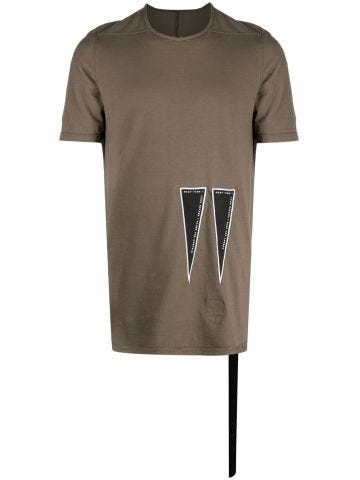 Brown short-sleeved T-shirt with applique