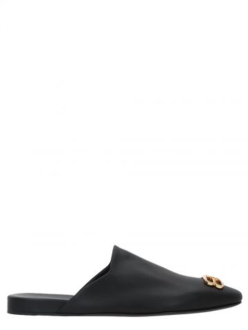 Black mules crafted in smooth leather