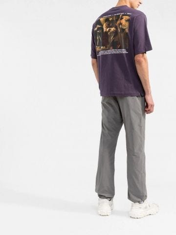 T-shirt viola con stampa Caravaggio sul retro