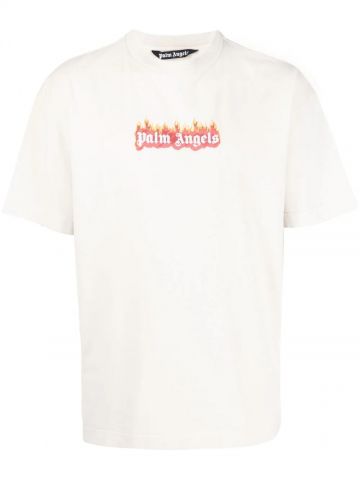 T-shirt bianca con stampa del logo con fiamme