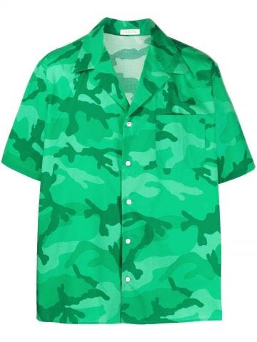Camicia a maniche corte verde con stampa camouflage