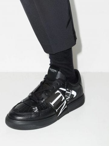 Sneakers VL7N nere con fascia logo