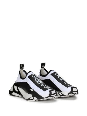 Sneakers basse con logo bianco e nero