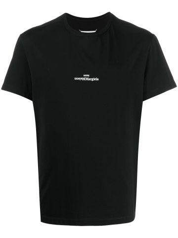 T-shirt nera con ricamo