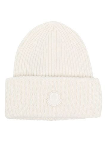 Logo-patch knitted wool beanie