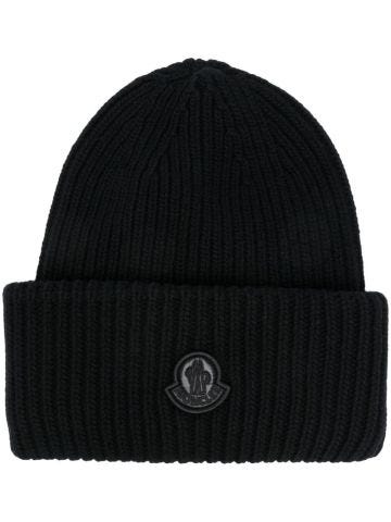 Logo-patch knitted wool beanie