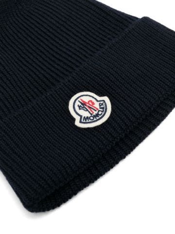Blue ribbed cap with logo embroidery