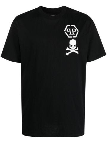 Black T-shirt with skull print