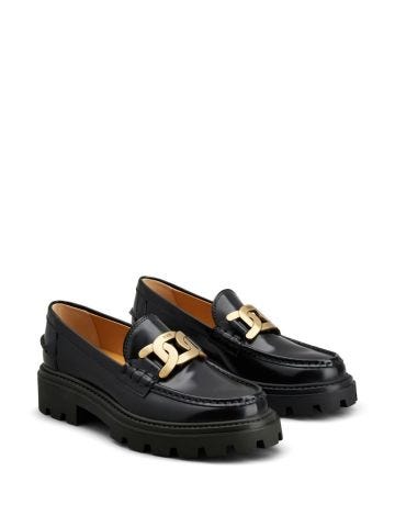 Black glossy loafers with plaque them