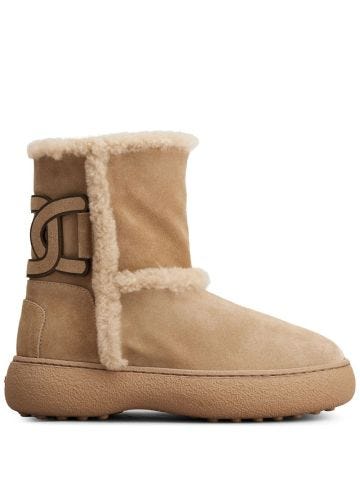 Beige low boots with fur