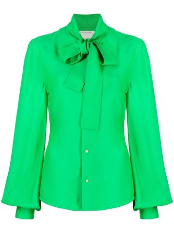 Blusa verde con collo lavallière