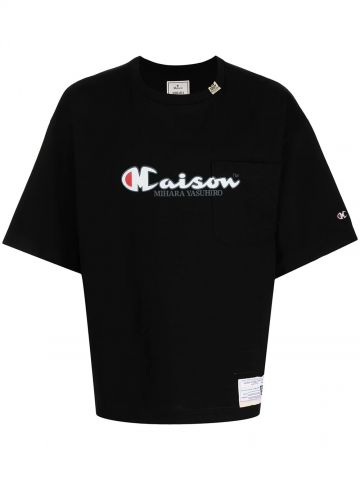 T-shirt nera con stampa logo