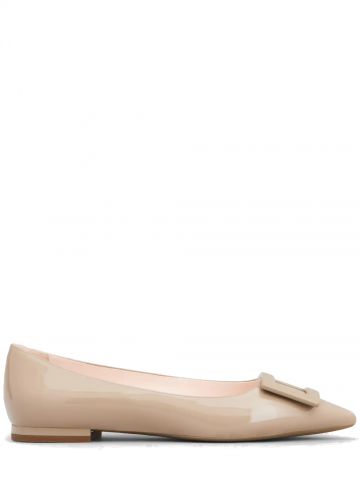 Gommettine Lacquered Buckle Ballerinas in Beige Patent Leather