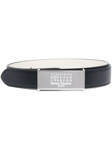 Cintura nera con placca logo argento