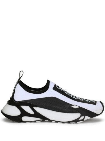 Sneaker bassa con logo bianco e nero