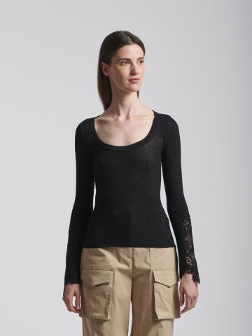 Black ribbed jersey with lace on sleeves