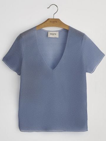 Light blue fine knit V-neck T-shirt