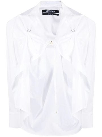 Camicia bianca a maniche lunghe aperta