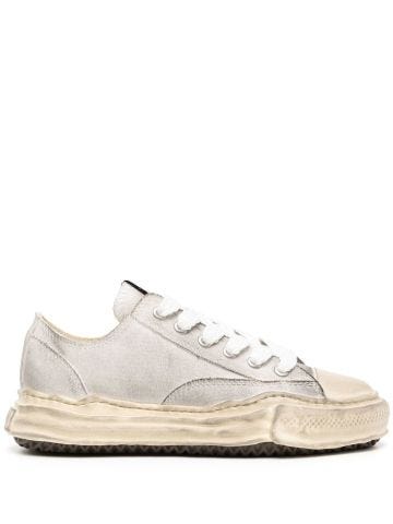 White sneakers with worn effect