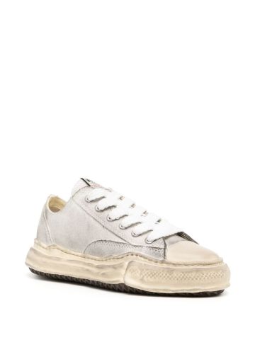 White sneakers with worn effect