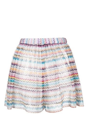 Shorts with multicoloured zigzag print