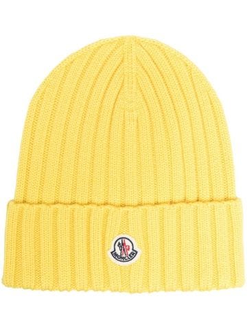Yellow ribbed cap with logo application