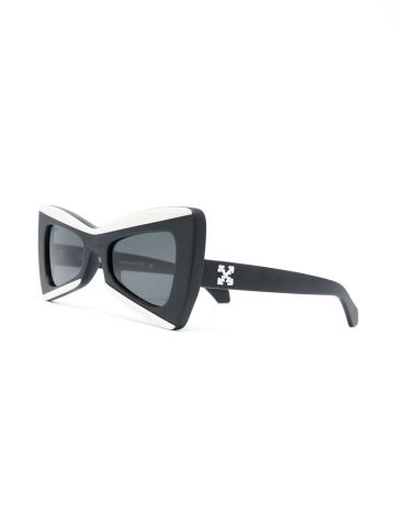 Two-tone sunglasses
with Arrows motif