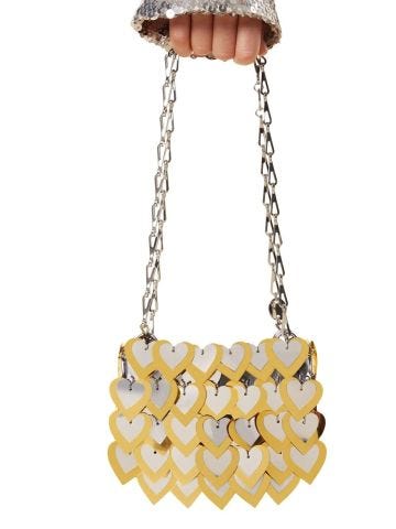 Gold and silver color
Heart design
Embellished chain shoulder strap
Single compartmentExterior