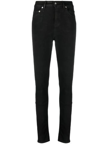 Black high-waisted skinny jeans
Stretch design