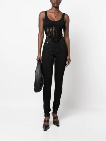 Black high-waisted skinny jeans
Stretch design