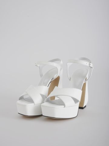 Sandali bianchi con tacco scolpito