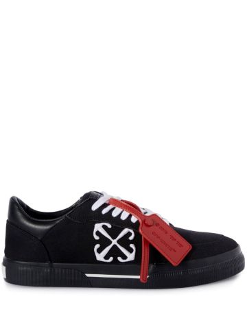 Vulcanized contrasting-tag canvas black sneakers