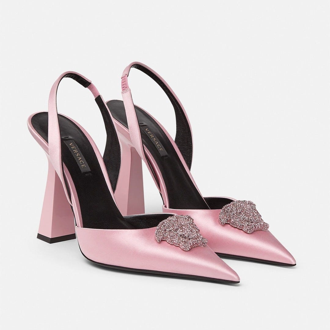 HIGH PROFILE: from the boardroom to a night out, these @versace
La Medusa pink satin pumps are the perfect pair to elevate your outfits.
Available on genteroma.com and in store at Via del Babuino, 77.

#GenteRoma #Versace #SS22